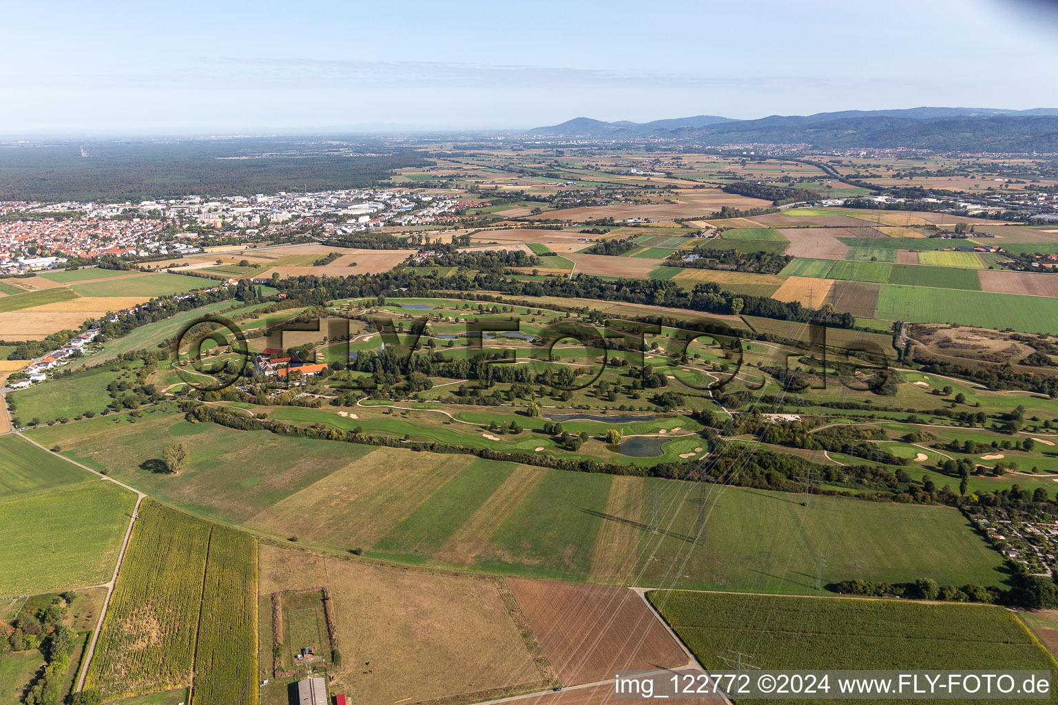 Vue aérienne de Superficie du parcours de golf Heddesheim Gut Neuzenhof à Viernheim à Heddesheim dans le département Bade-Wurtemberg, Allemagne