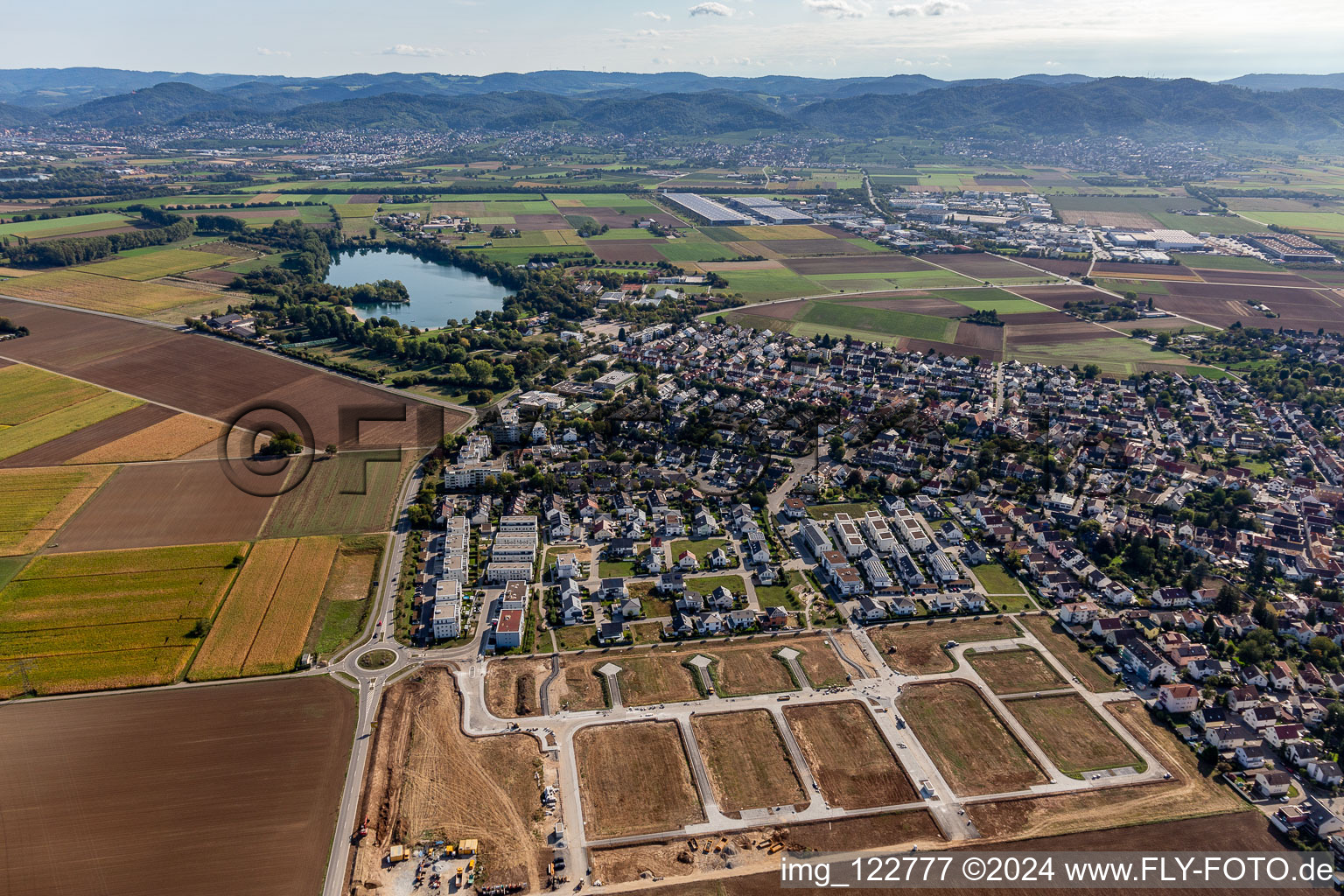 Nouvelle zone d'aménagement "Au milieu du terrain à Heddesheim dans le département Bade-Wurtemberg, Allemagne vue d'en haut