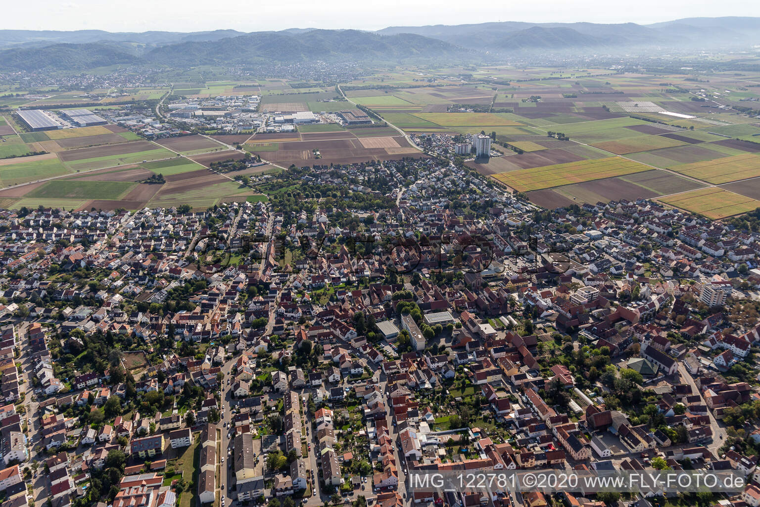 Heddesheim dans le département Bade-Wurtemberg, Allemagne d'un drone