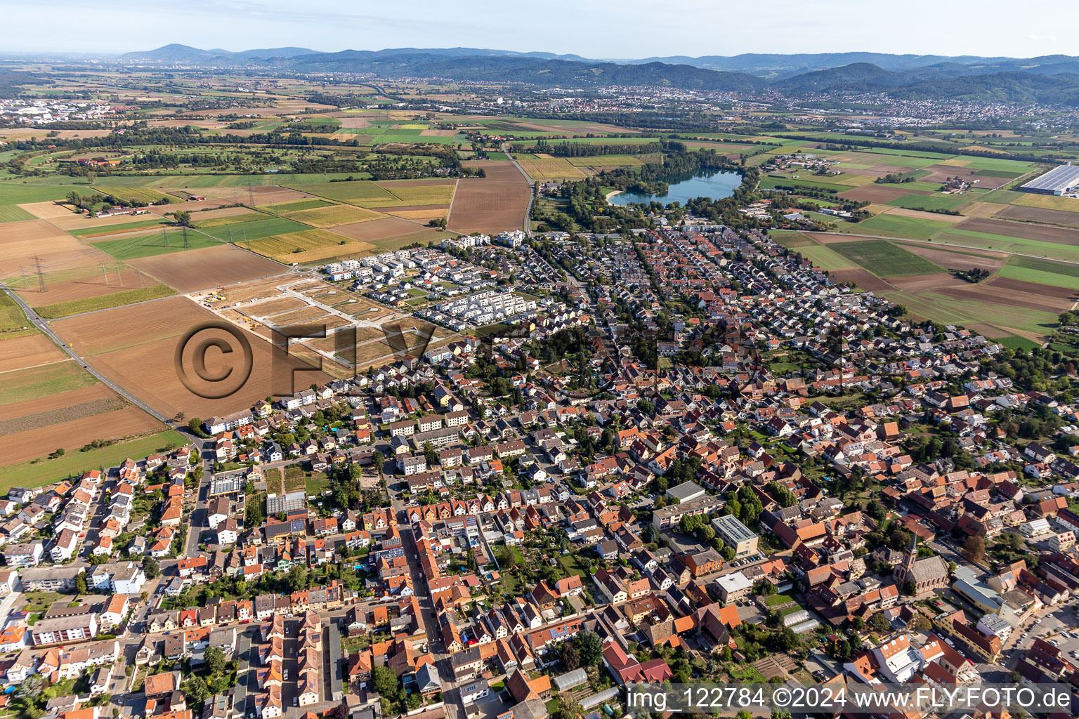 Heddesheim dans le département Bade-Wurtemberg, Allemagne du point de vue du drone