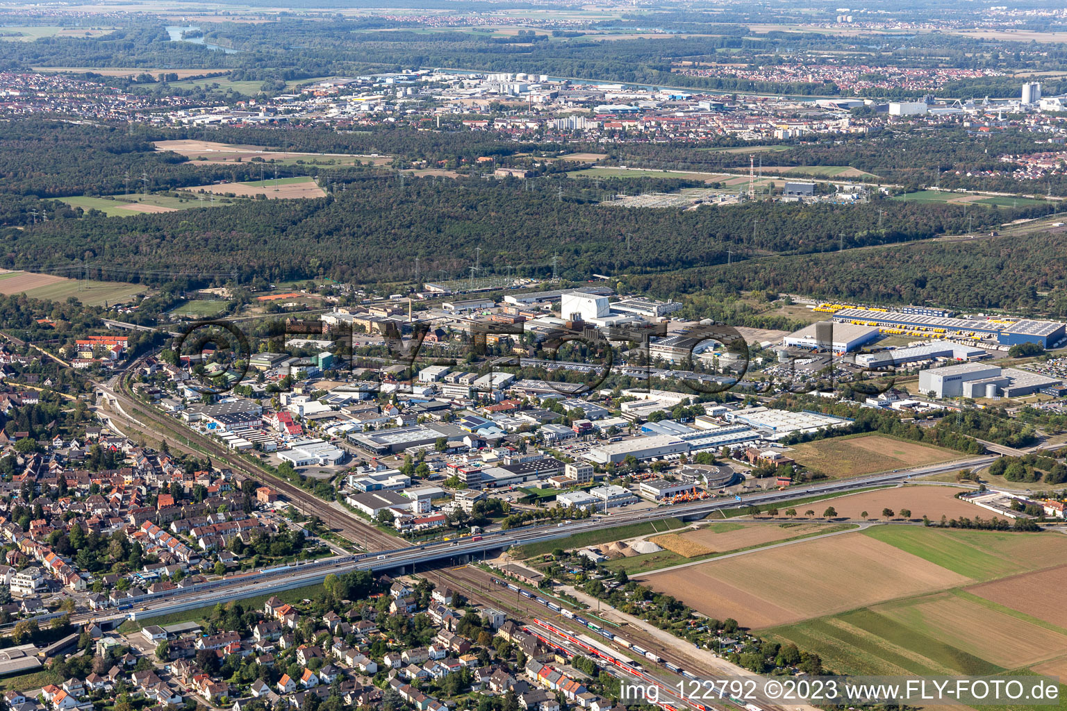 Vue aérienne de Zone industrielle Friedrichsfeld à le quartier Friedrichsfeld in Mannheim dans le département Bade-Wurtemberg, Allemagne