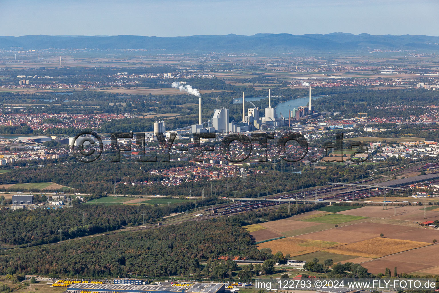 Vue aérienne de Entre la voie ferrée et GKM sur le Rhin à le quartier Rheinau in Mannheim dans le département Bade-Wurtemberg, Allemagne