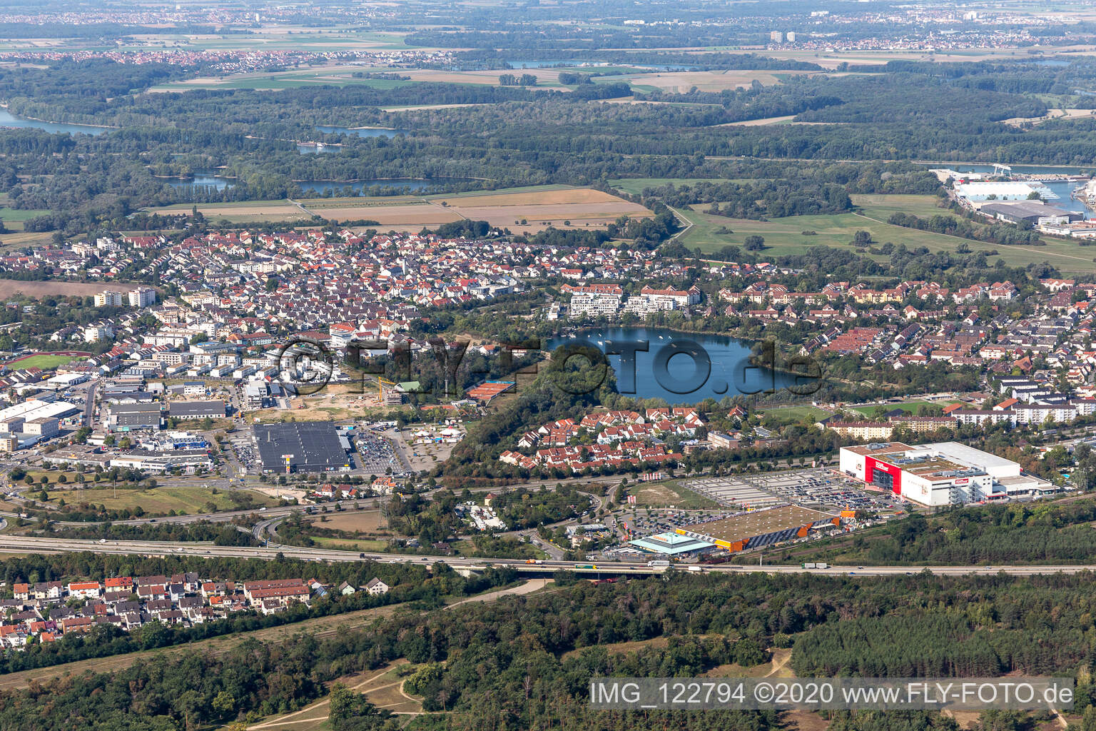 Vue aérienne de Lac Rheinauer à Rohrhof dans le département Bade-Wurtemberg, Allemagne