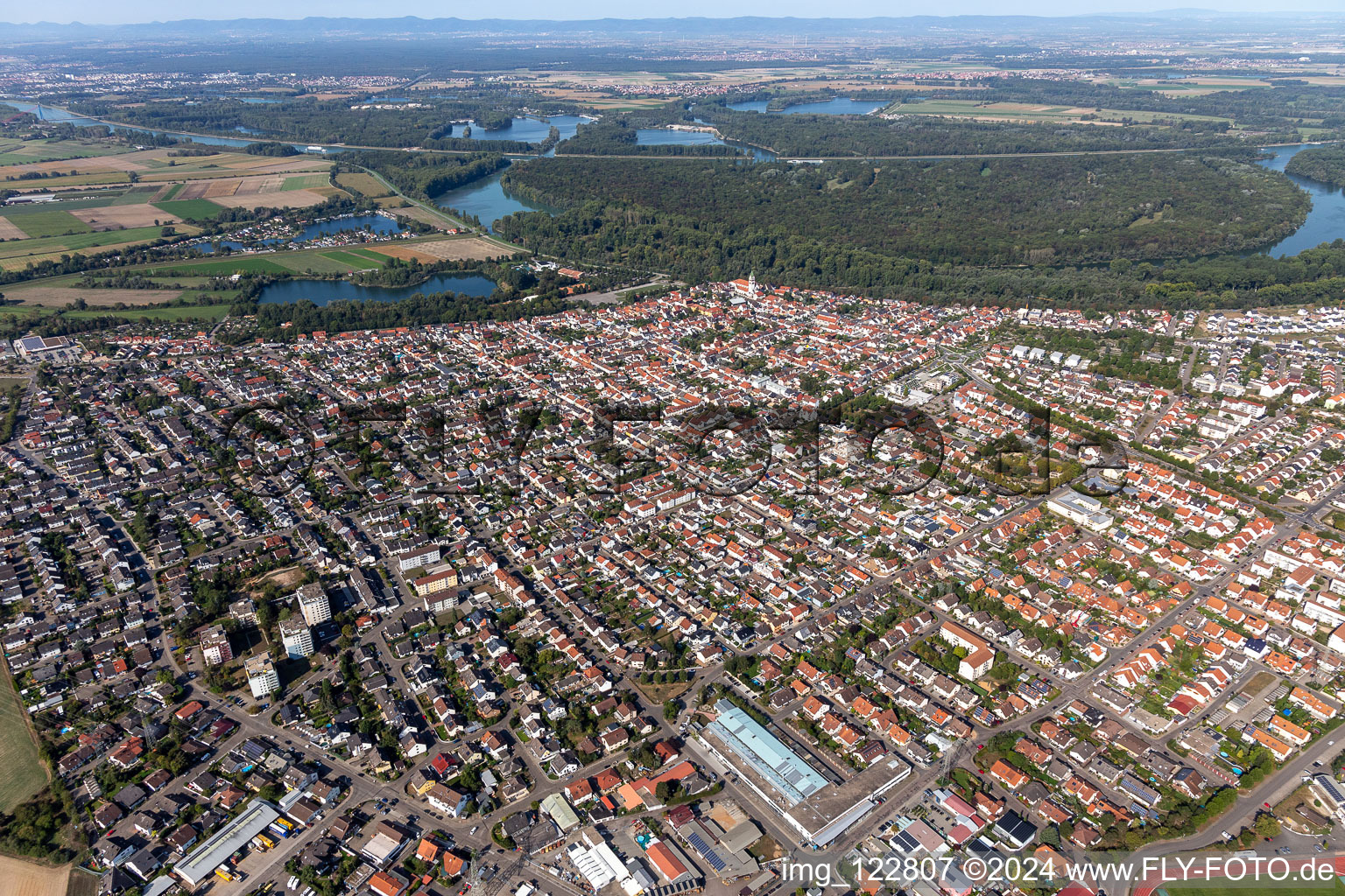 Vue aérienne de Zones riveraines du Vieux Rhin et de l'île rhénane de Ketsch à Ketsch dans le département Bade-Wurtemberg, Allemagne