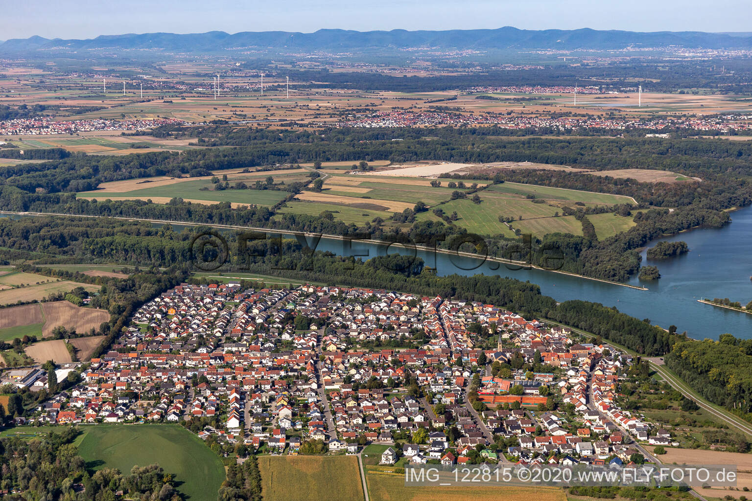 Vue aérienne de Superficies des berges du Rhin en Rheinhausen à le quartier Rheinhausen in Oberhausen-Rheinhausen dans le département Bade-Wurtemberg, Allemagne