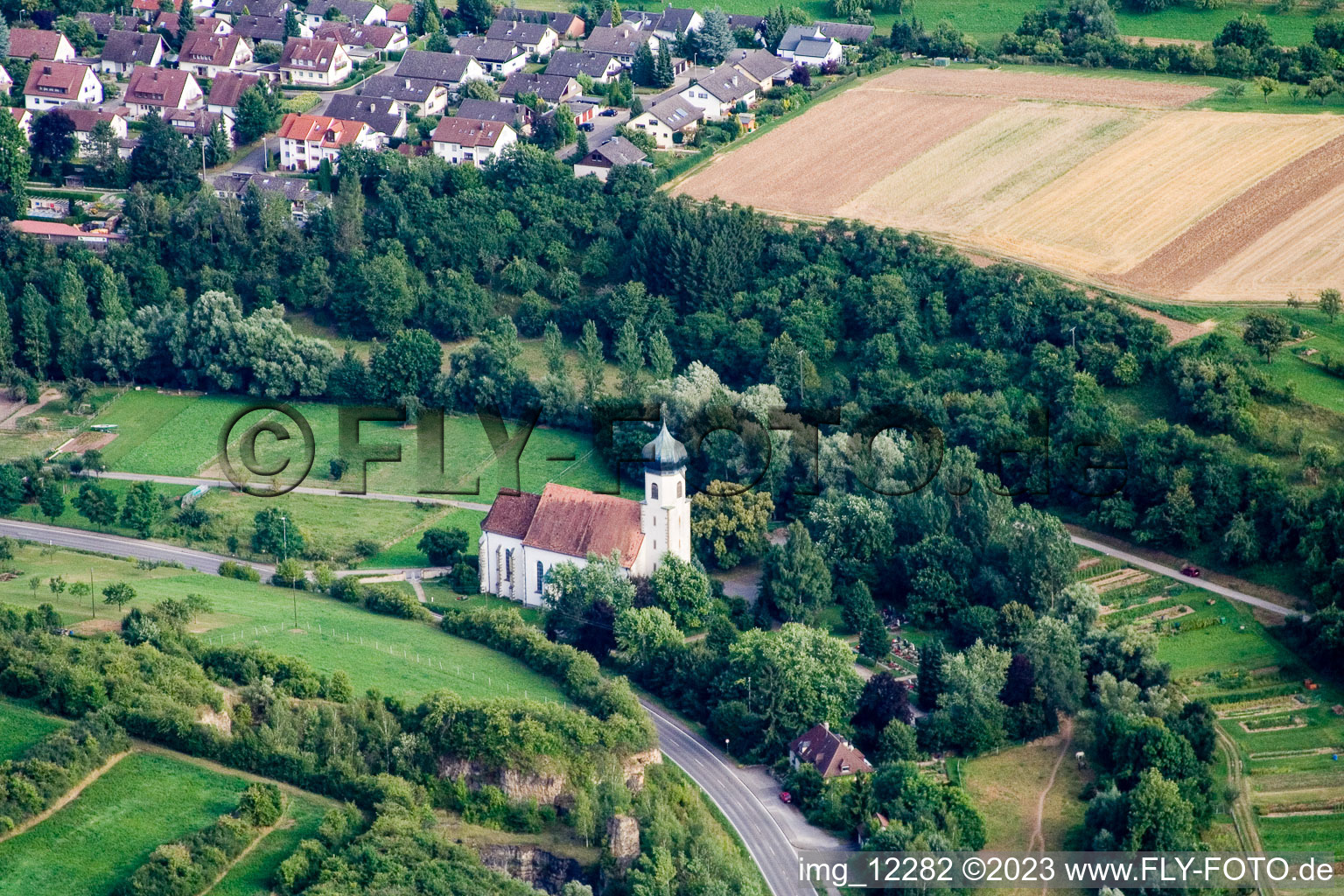 Vue aérienne de Chapelle de Poltringen à Ammerbuch dans le département Bade-Wurtemberg, Allemagne