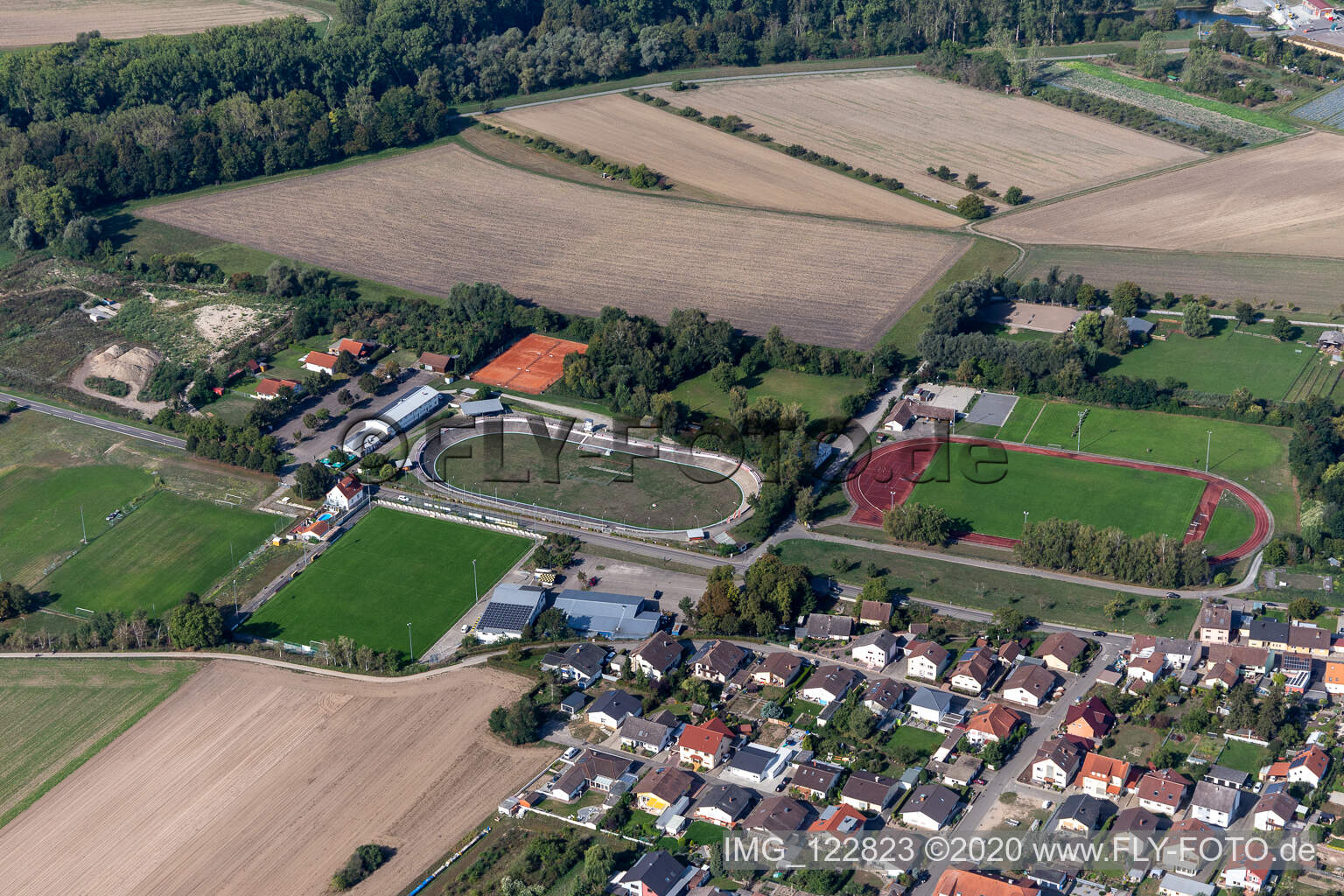 Vue aérienne de Vélodromes à le quartier Oberhausen in Oberhausen-Rheinhausen dans le département Bade-Wurtemberg, Allemagne