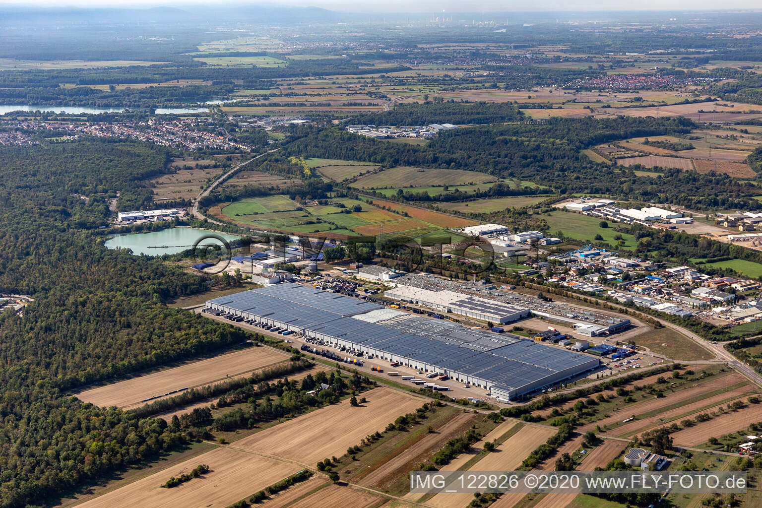 Vue aérienne de Locaux de l'usine Goodyear Dunlop Tyres Allemagne sur Goodyearstrasse à Philippsburg dans le département Bade-Wurtemberg, Allemagne