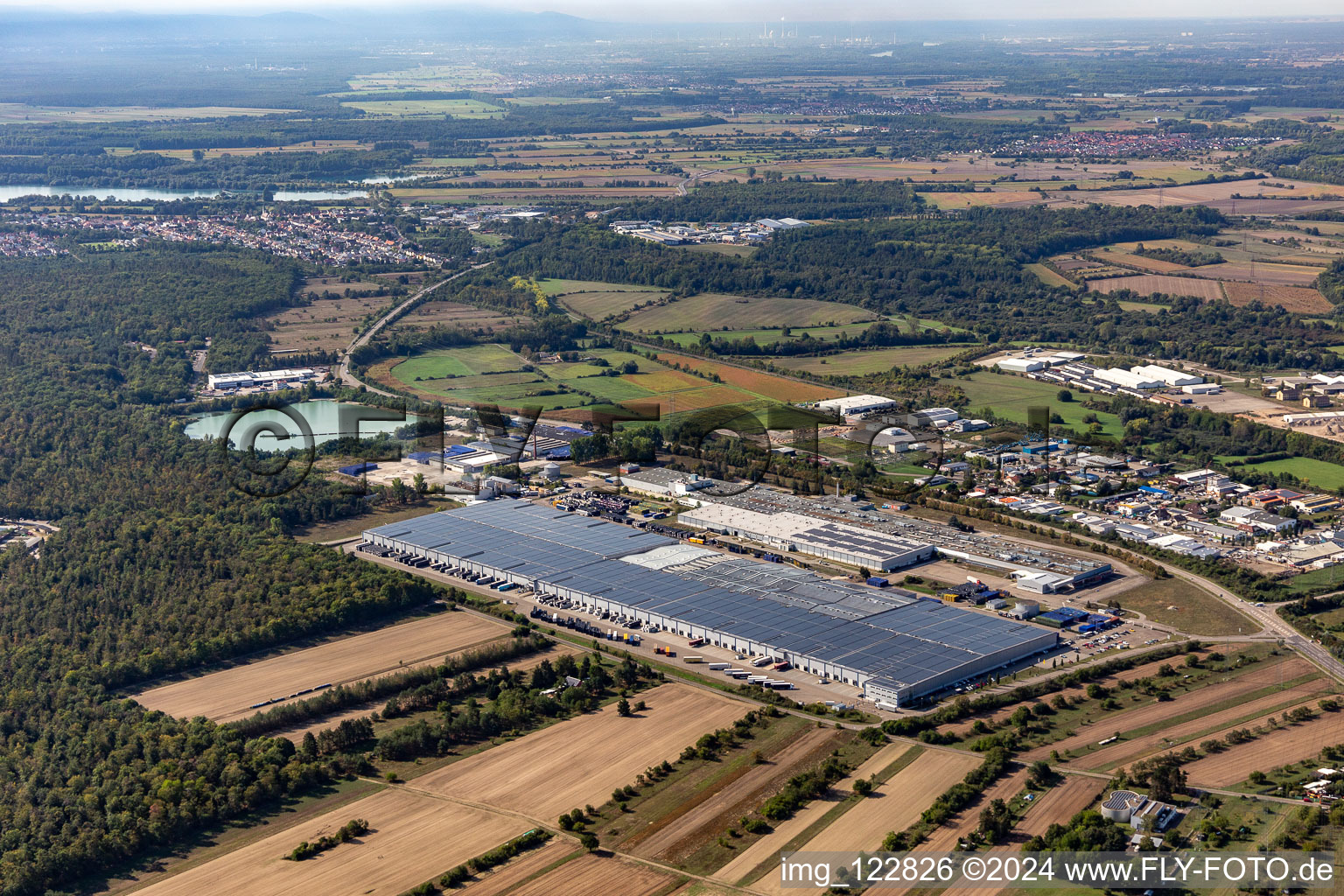 Vue aérienne de Locaux de l'usine Goodyear Dunlop Tyres Allemagne sur Goodyearstrasse à Philippsburg dans le département Bade-Wurtemberg, Allemagne