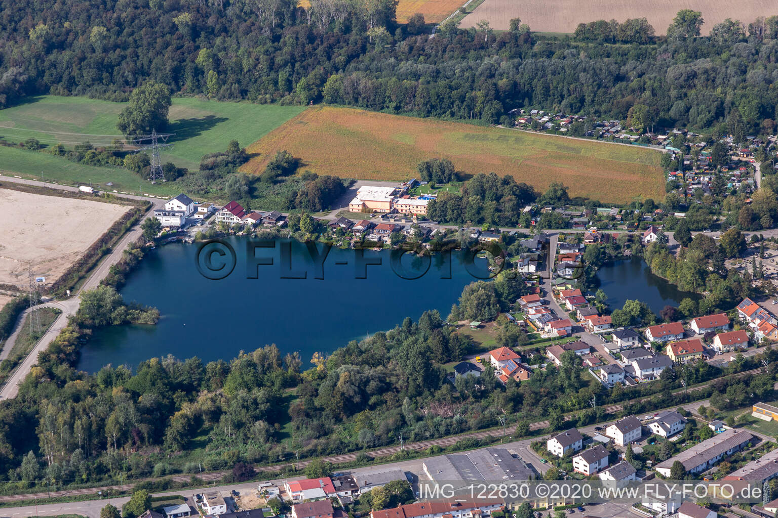 Vue aérienne de Lac Walther à Philippsburg dans le département Bade-Wurtemberg, Allemagne