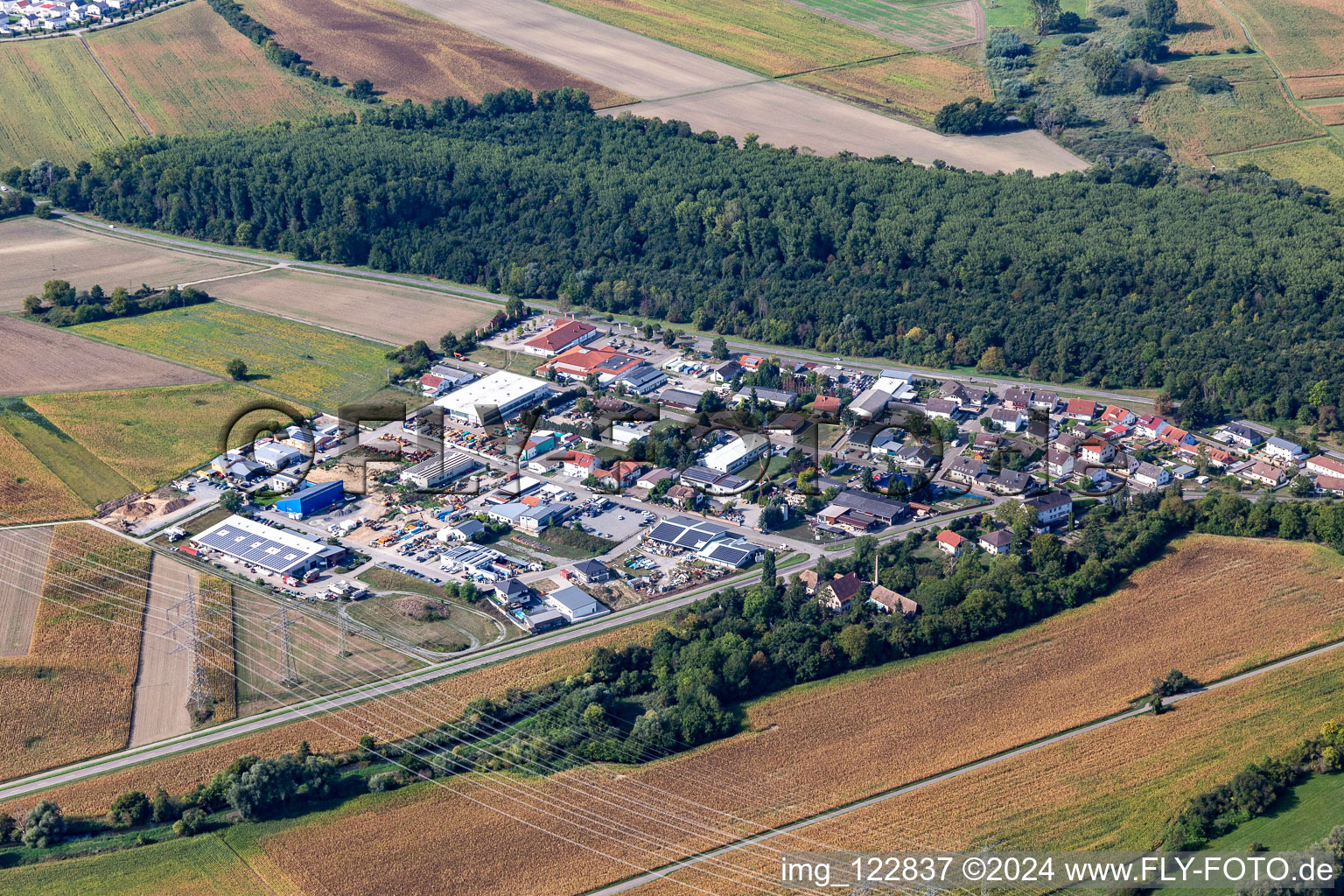 Vue aérienne de Zone commerciale Krautstückerweg depuis l'est à le quartier Rußheim in Dettenheim dans le département Bade-Wurtemberg, Allemagne