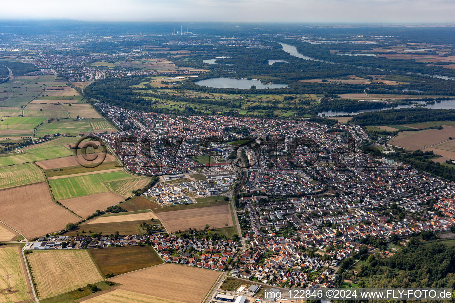 Vue aérienne de Vue de la ville du centre-ville en Hochstetten à le quartier Hochstetten in Linkenheim-Hochstetten dans le département Bade-Wurtemberg, Allemagne