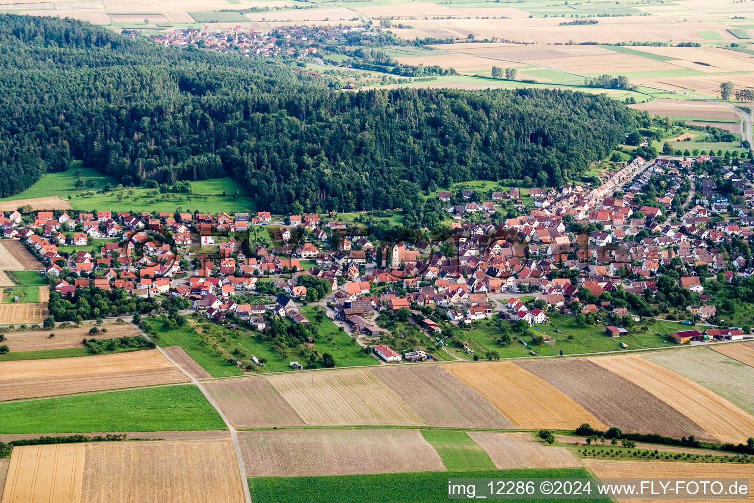 Vue aérienne de Vue sur le village à le quartier Oberndorf in Rottenburg am Neckar dans le département Bade-Wurtemberg, Allemagne