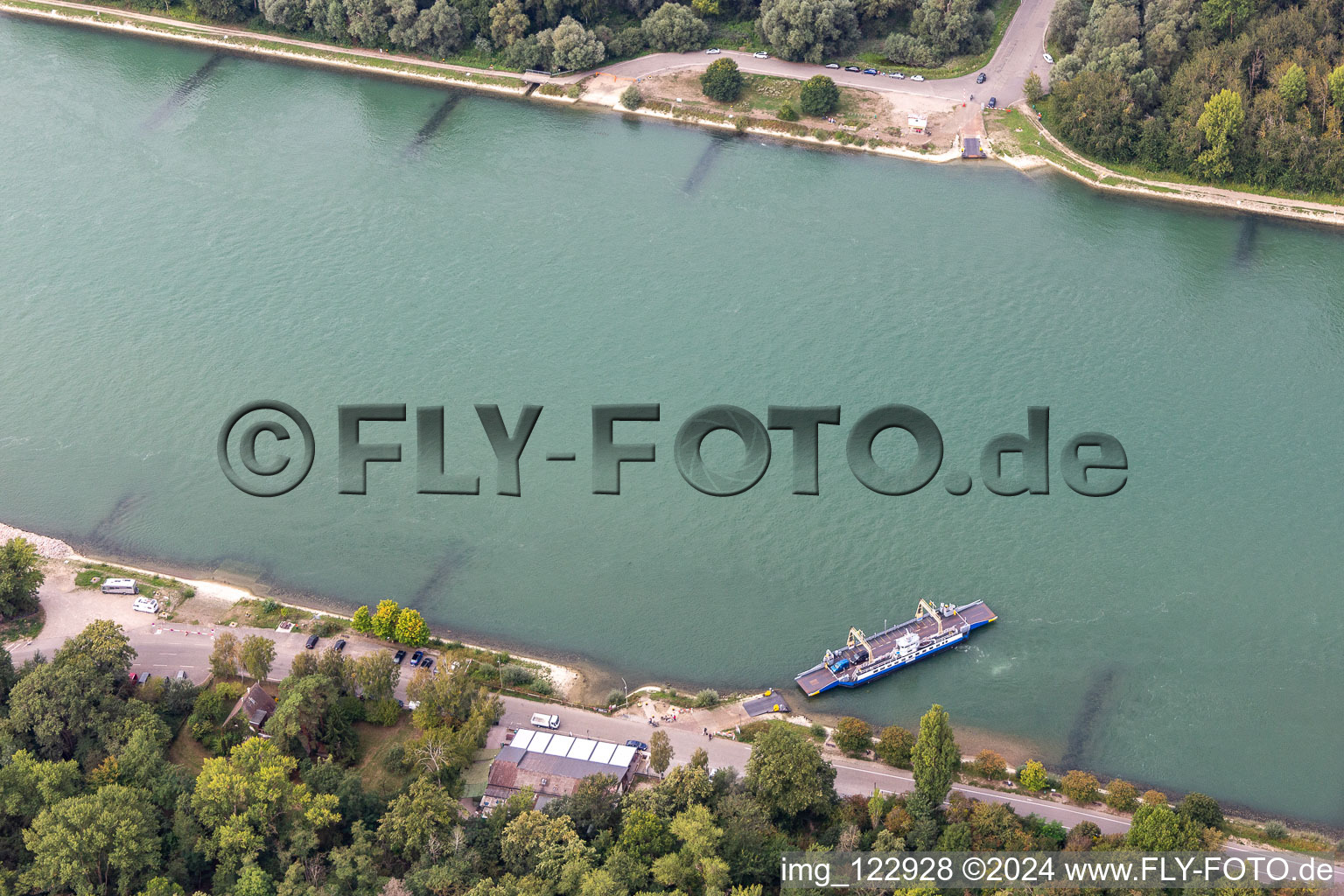 Vue aérienne de Ferry Rhin Leimersheim-Leopoldshafen à le quartier Leopoldshafen in Eggenstein-Leopoldshafen dans le département Bade-Wurtemberg, Allemagne