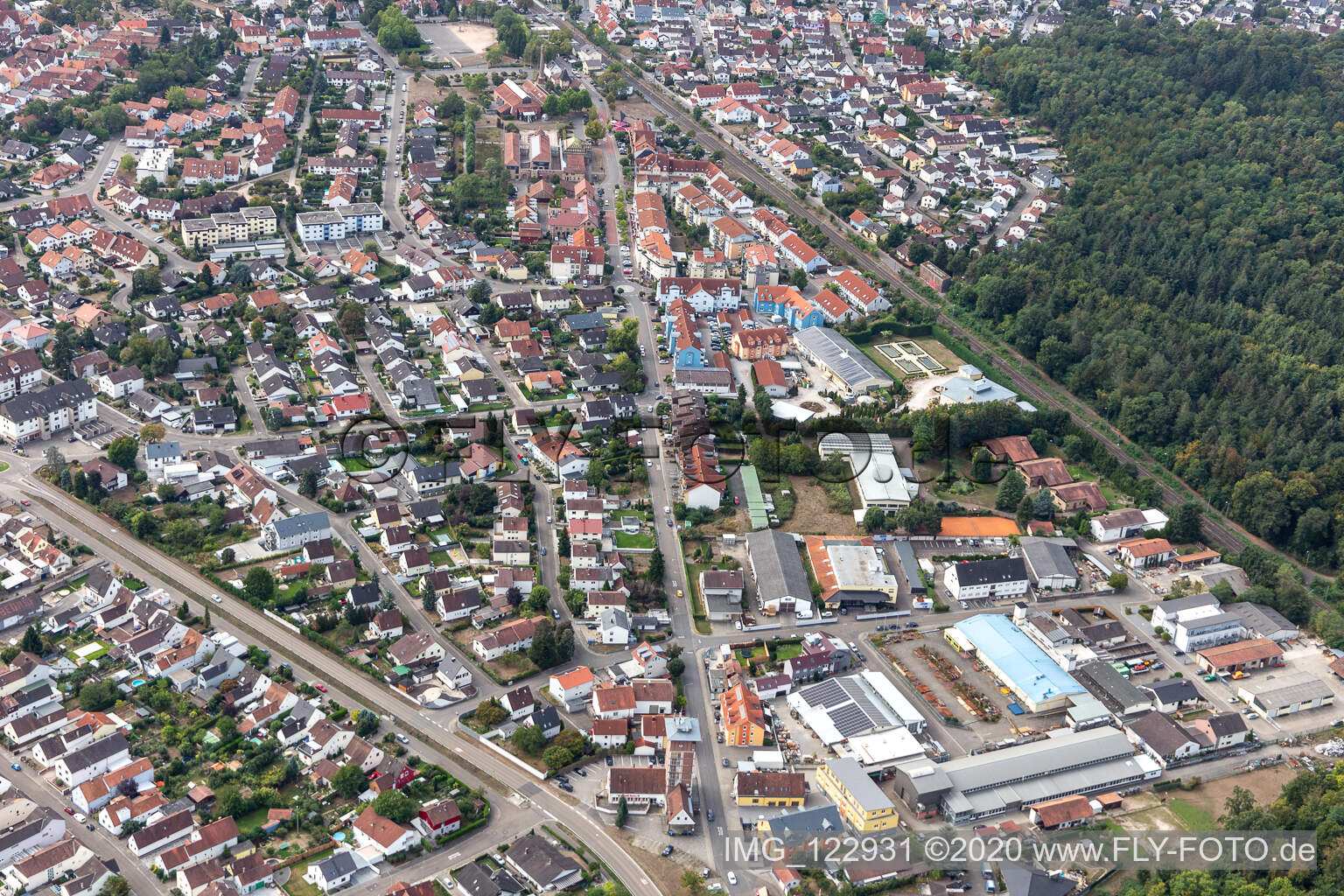 Jockgrim dans le département Rhénanie-Palatinat, Allemagne vu d'un drone