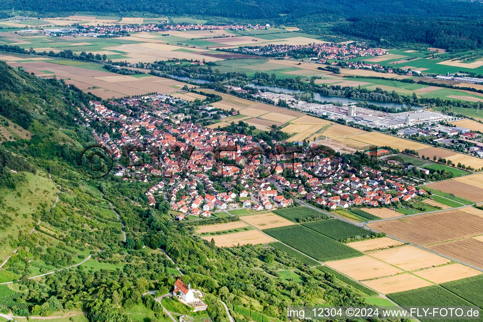 Vue aérienne de Sous la chapelle Wurmlinger à le quartier Hirschau in Tübingen dans le département Bade-Wurtemberg, Allemagne