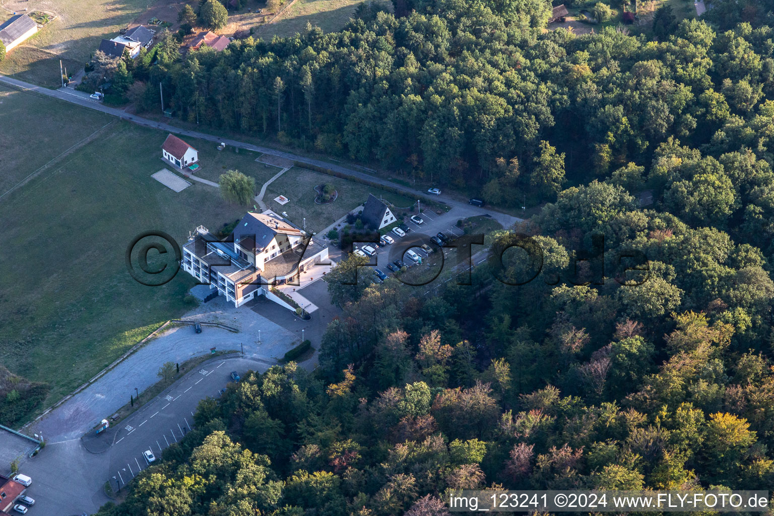 Vue aérienne de Restaurant Le Cléebourg à Rott dans le département Bas Rhin, France