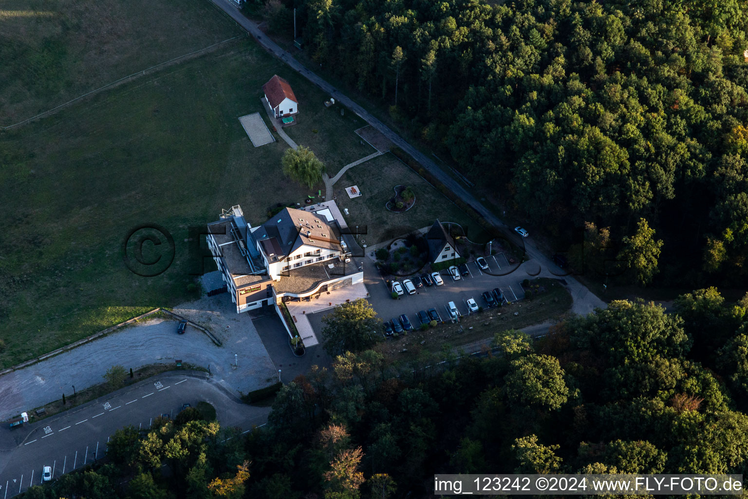 Vue aérienne de Restaurant Le Cléebourg à Rott dans le département Bas Rhin, France