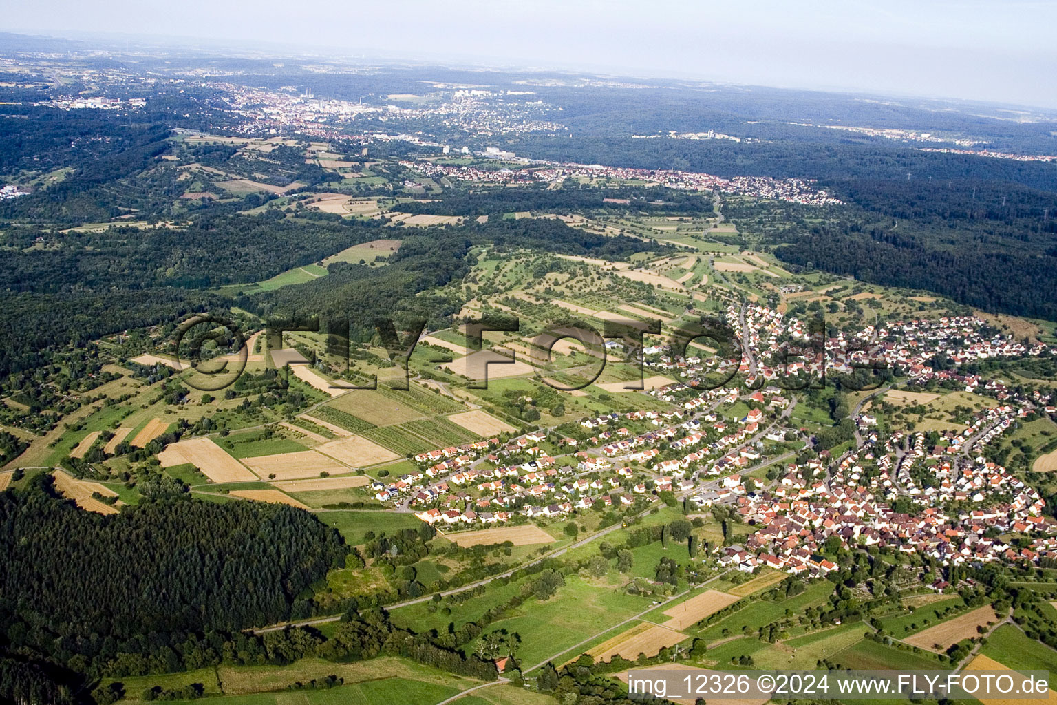 Vue aérienne de Réserve naturelle de Kettelbachtal à le quartier Ottenhausen in Straubenhardt dans le département Bade-Wurtemberg, Allemagne