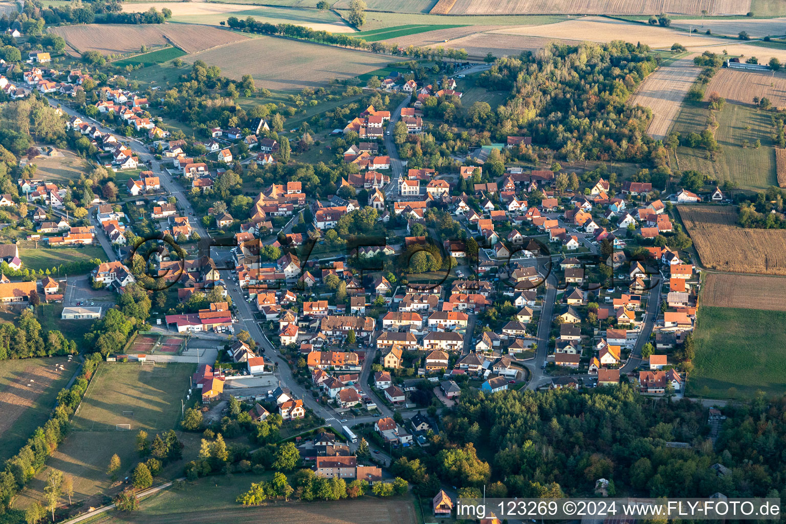 Merkwiller-Pechelbronn dans le département Bas Rhin, France depuis l'avion