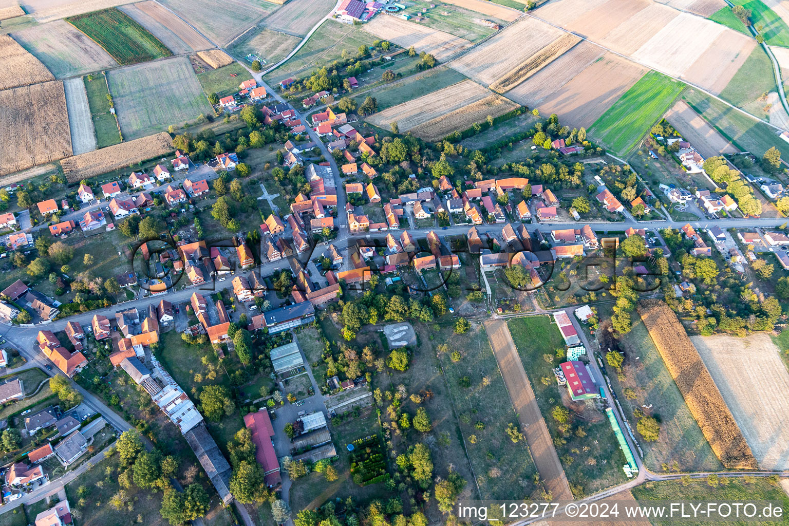 Retschwiller dans le département Bas Rhin, France du point de vue du drone