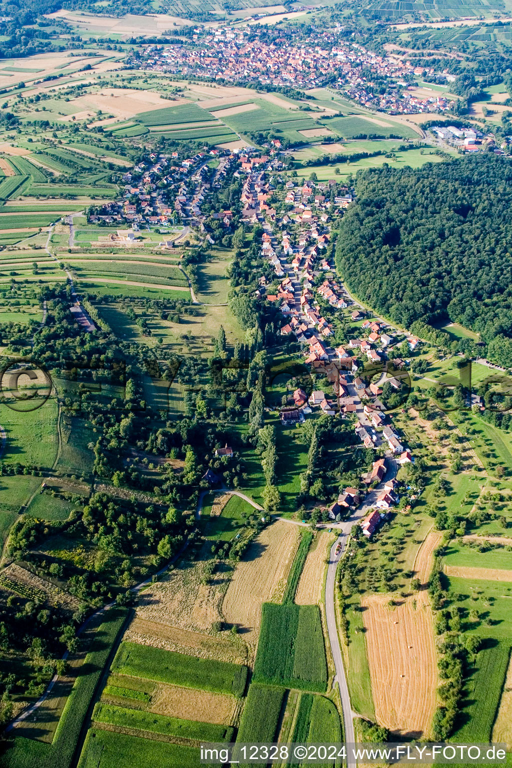 Vue aérienne de Du sud à le quartier Niebelsbach in Keltern dans le département Bade-Wurtemberg, Allemagne