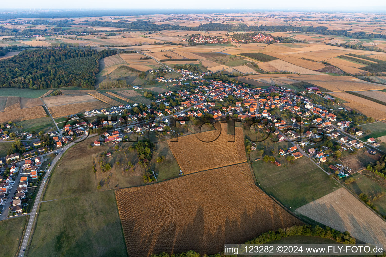 Schœnenbourg dans le département Bas Rhin, France depuis l'avion