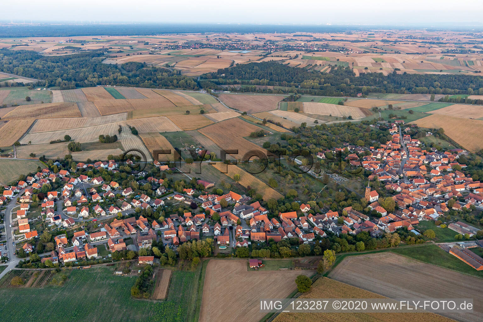 Hunspach dans le département Bas Rhin, France vu d'un drone