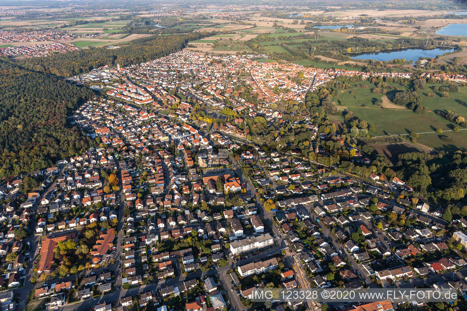 Vue aérienne de Jockgrim dans le département Rhénanie-Palatinat, Allemagne