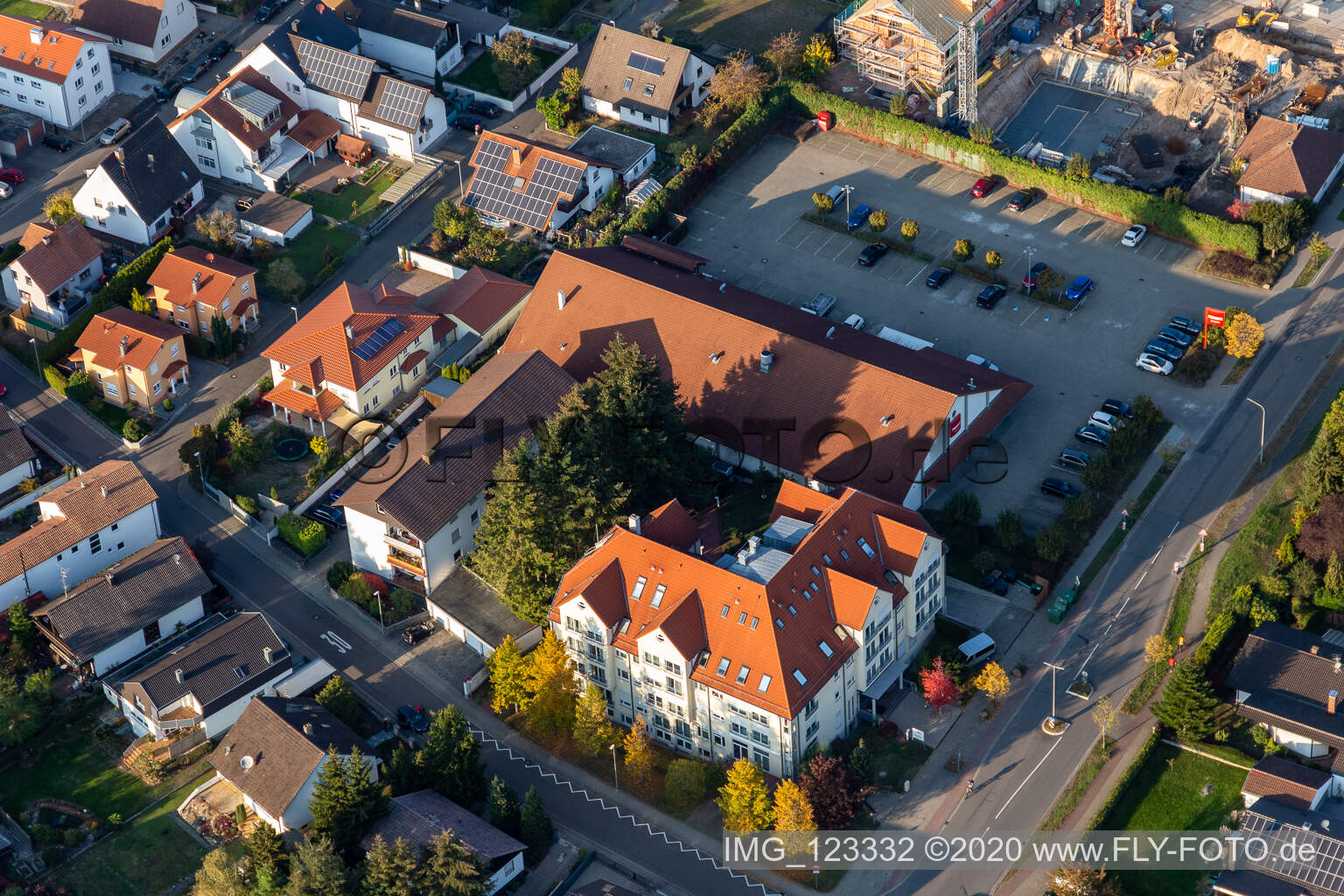 Vue aérienne de Maison de retraite AWO "Lina Somme à Jockgrim dans le département Rhénanie-Palatinat, Allemagne