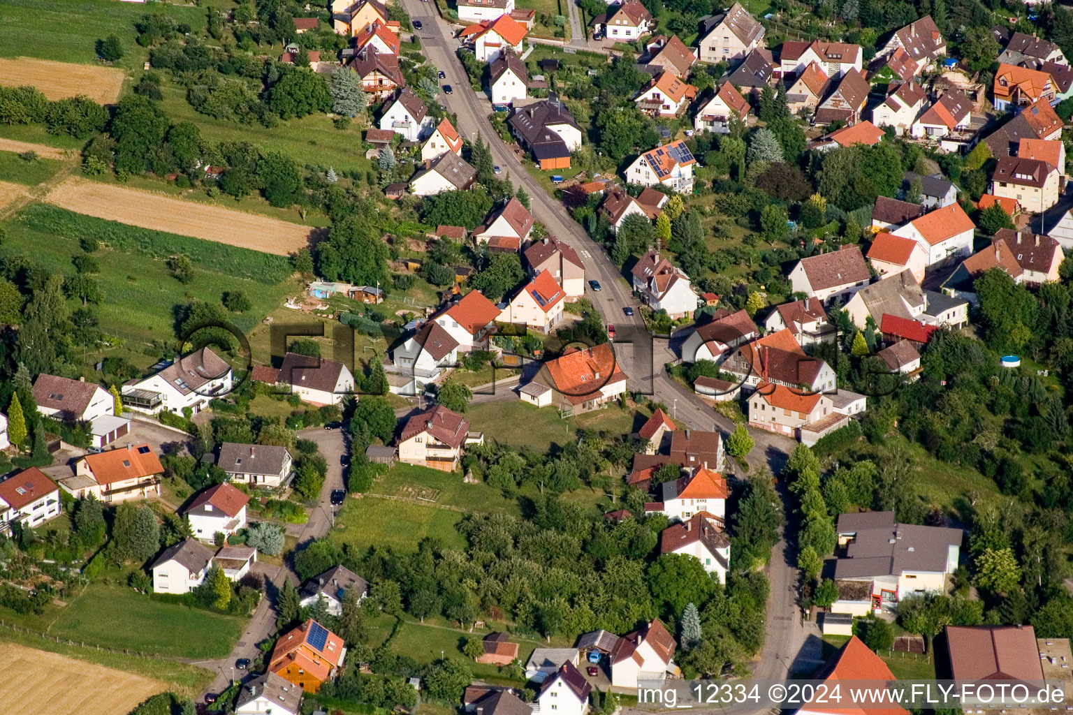 Vue aérienne de Kelterstr à le quartier Obernhausen in Birkenfeld dans le département Bade-Wurtemberg, Allemagne