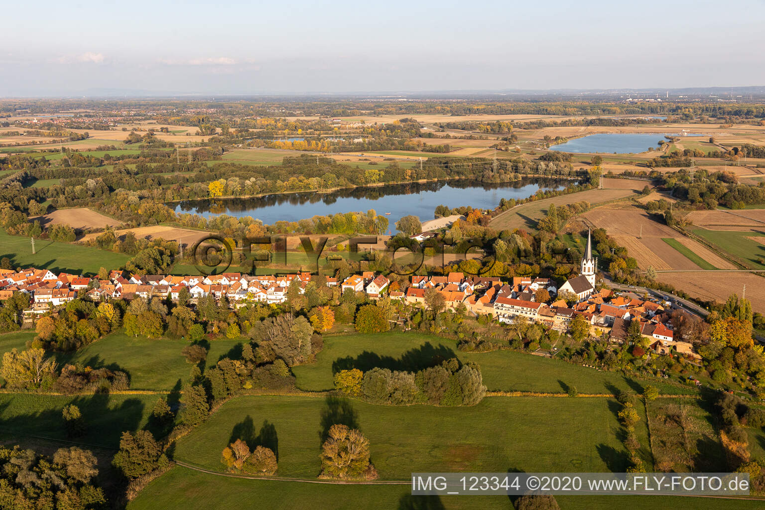 Vue aérienne de Hinterstadel à Jockgrim dans le département Rhénanie-Palatinat, Allemagne