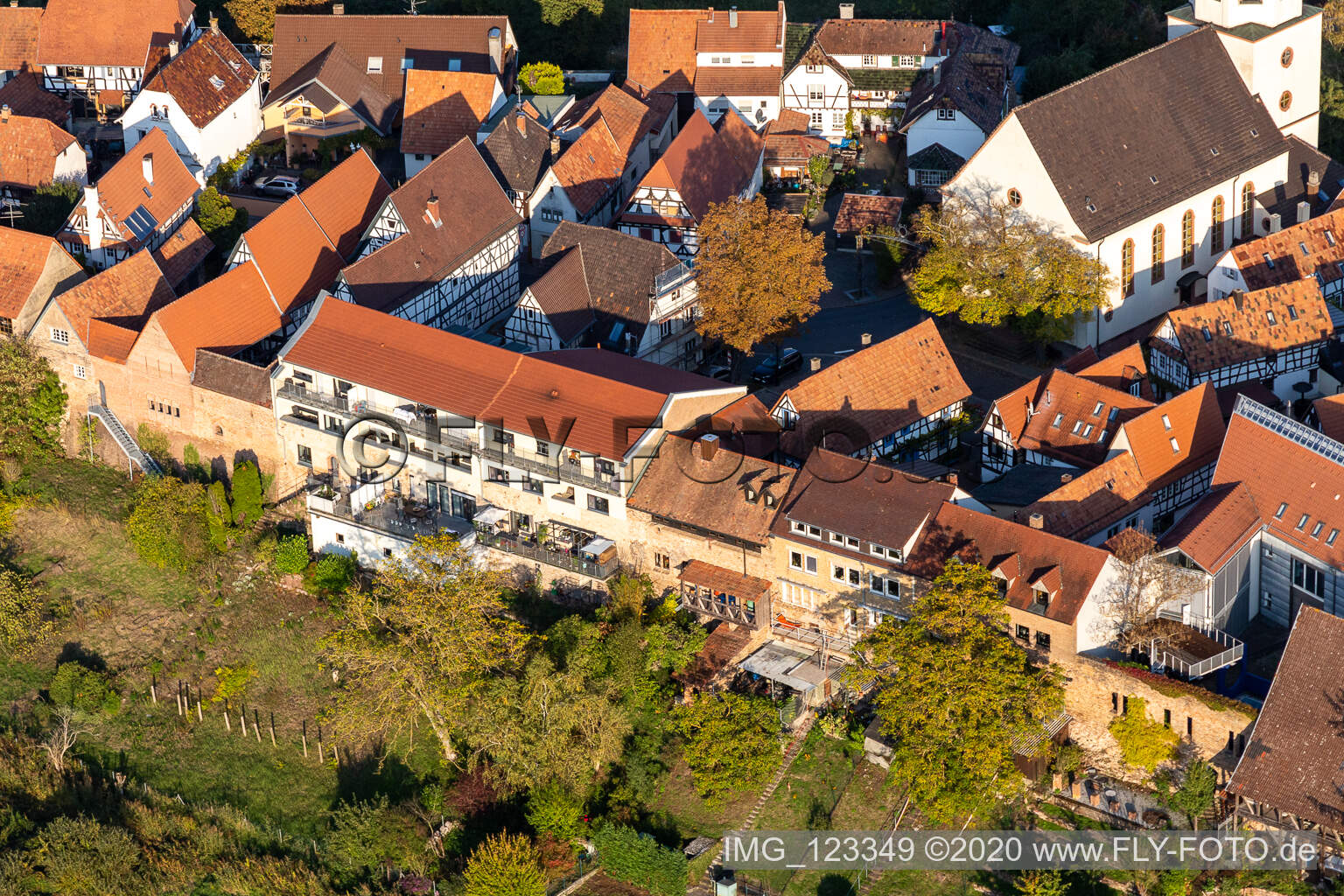 Vue aérienne de Vivre dans les remparts de la ville, Ludwigstr à Jockgrim dans le département Rhénanie-Palatinat, Allemagne