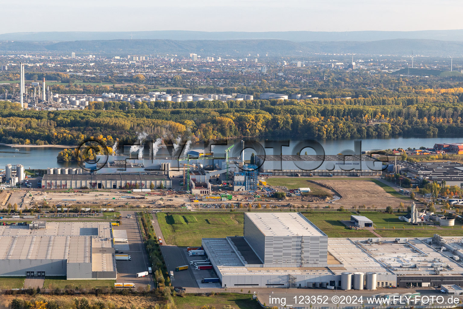 Vue aérienne de Usine de papier de palme, nouvelle construction de la centrale gaz/hydrogène à Wörth am Rhein dans le département Rhénanie-Palatinat, Allemagne