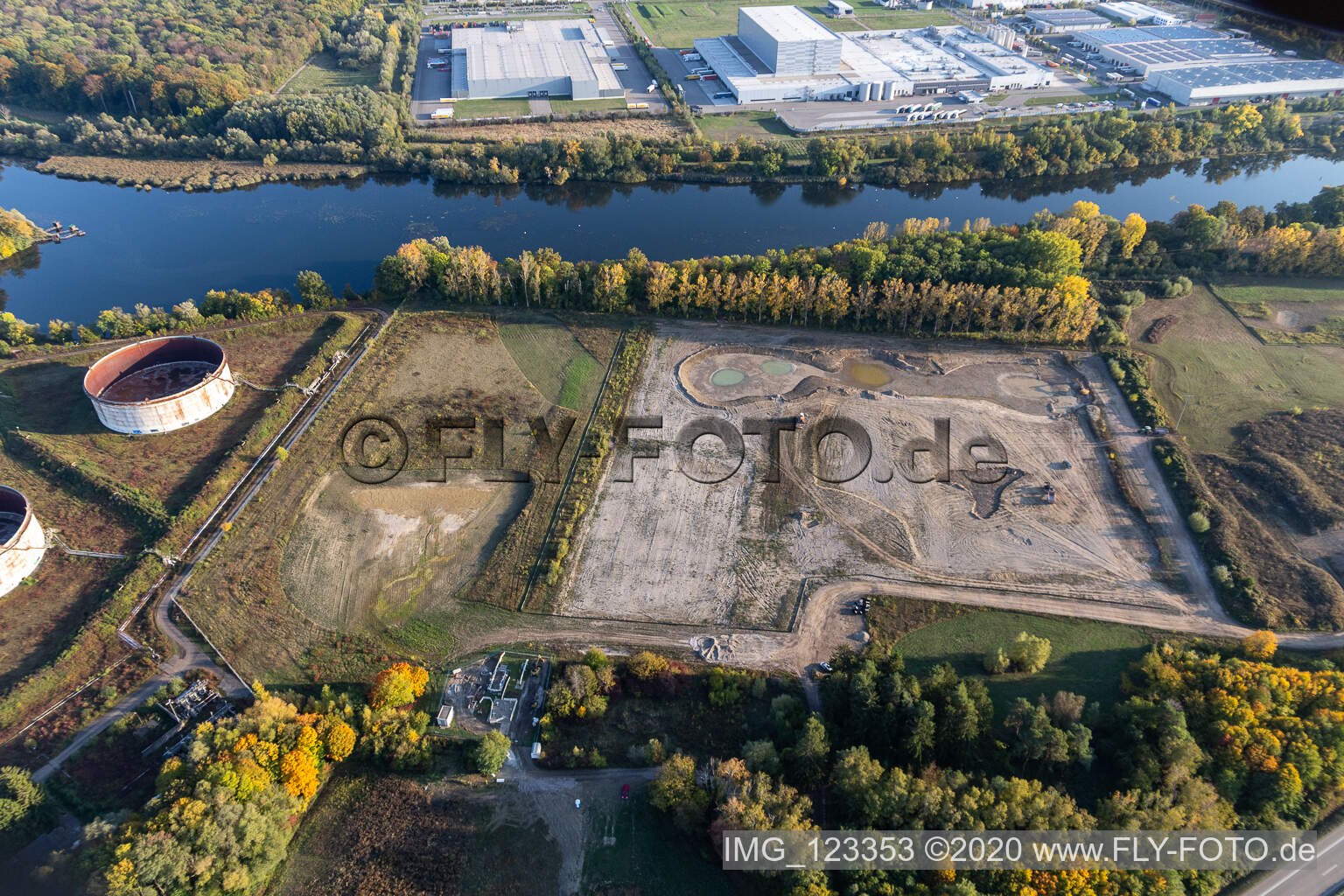 Vue aérienne de Démantèlement de l'ancien parc de stockage d'huile minérale de Wintershall à Jockgrim dans le département Rhénanie-Palatinat, Allemagne
