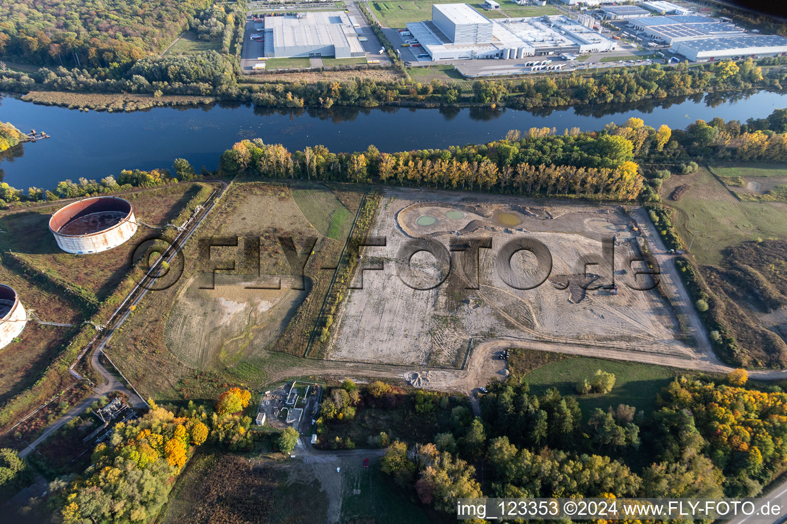 Vue aérienne de Démantèlement de l'ancien parc de stockage d'huile minérale de Wintershall à Jockgrim dans le département Rhénanie-Palatinat, Allemagne