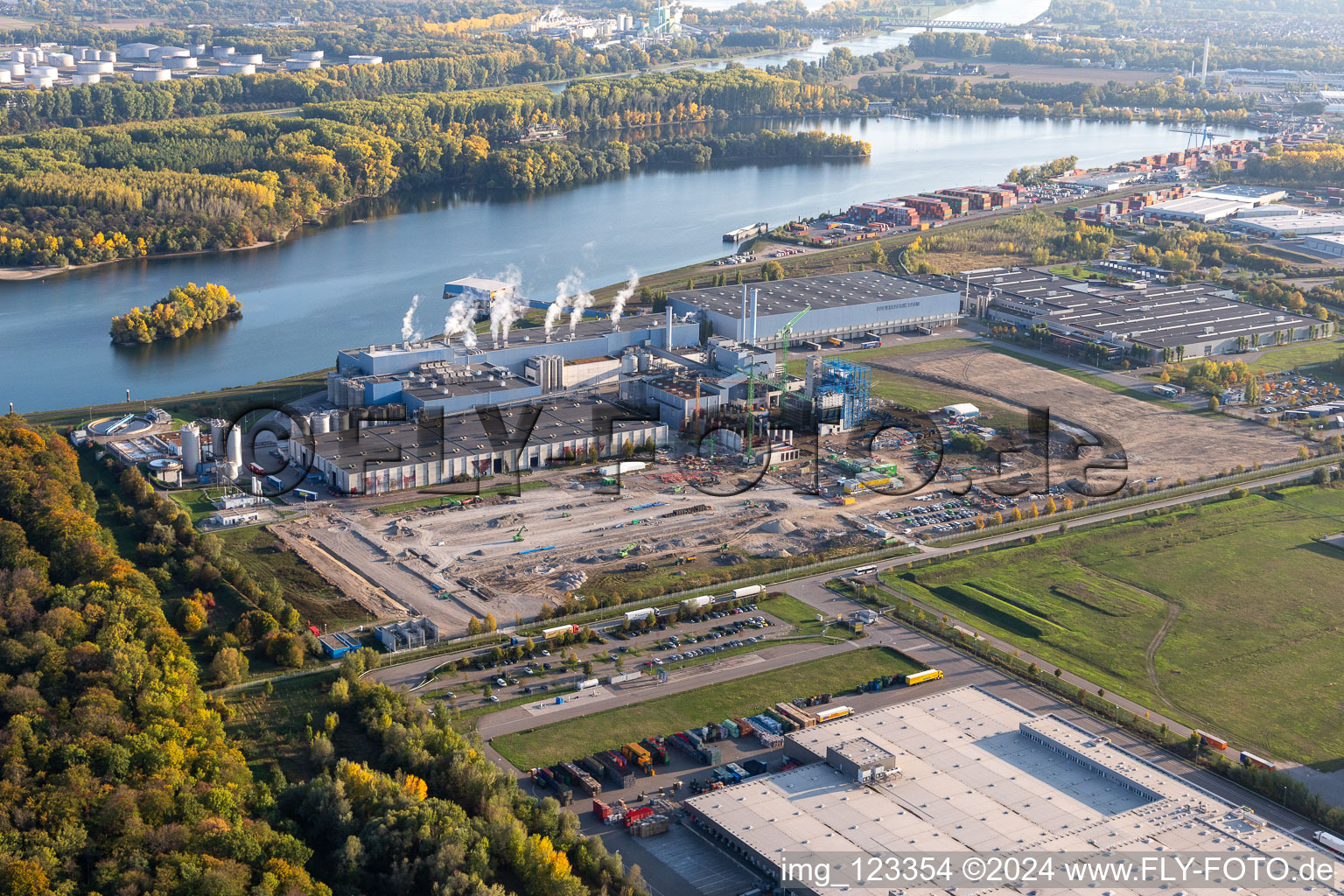 Vue aérienne de Nouvelle construction de la centrale électrique gaz-hydrogène de l'usine de papier Palm GmbH & Co. KG dans la zone industrielle de Wörth-Oberwald à Wörth am Rhein dans le département Rhénanie-Palatinat, Allemagne