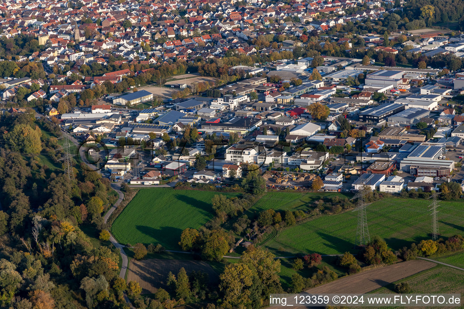 Vue aérienne de Zone industrielle et commerciale Benzstrasse, Industriestrasse, Siemensstrasse, Kruppstrasse Junkersring, Dieselstrasse à le quartier Eggenstein in Eggenstein-Leopoldshafen dans le département Bade-Wurtemberg, Allemagne