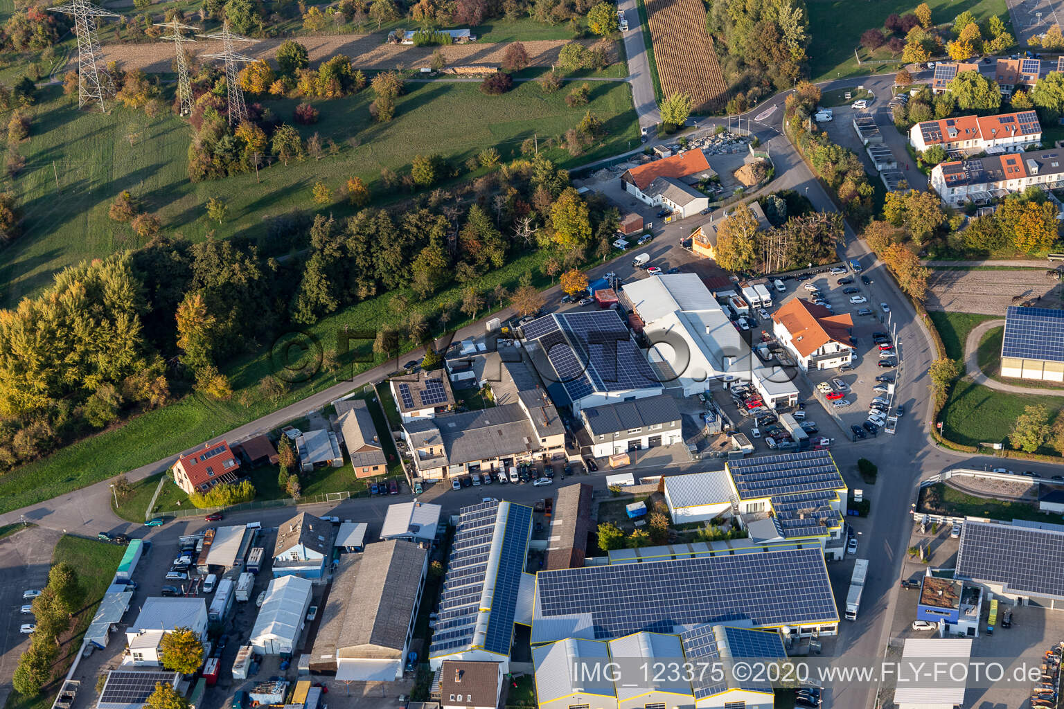 Vue aérienne de Zone industrielle Benzstrasse, Industriestrasse à le quartier Eggenstein in Eggenstein-Leopoldshafen dans le département Bade-Wurtemberg, Allemagne