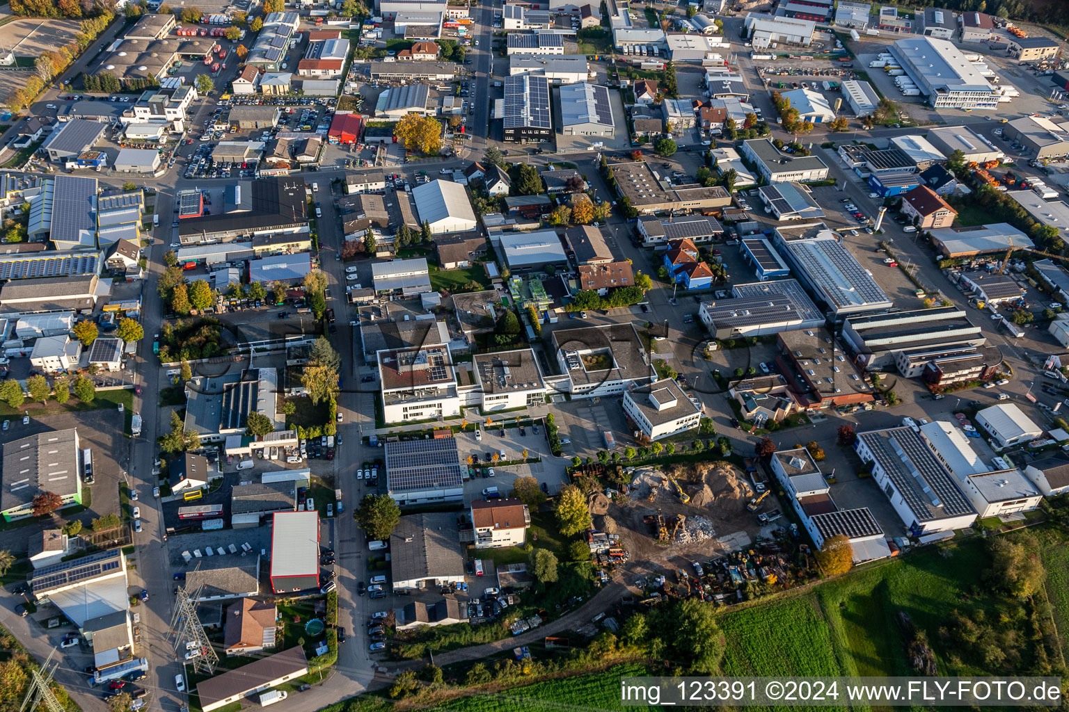 Fondation du centre de données de l'Église pour le sud-ouest de l'Allemagne à le quartier Eggenstein in Eggenstein-Leopoldshafen dans le département Bade-Wurtemberg, Allemagne vue du ciel