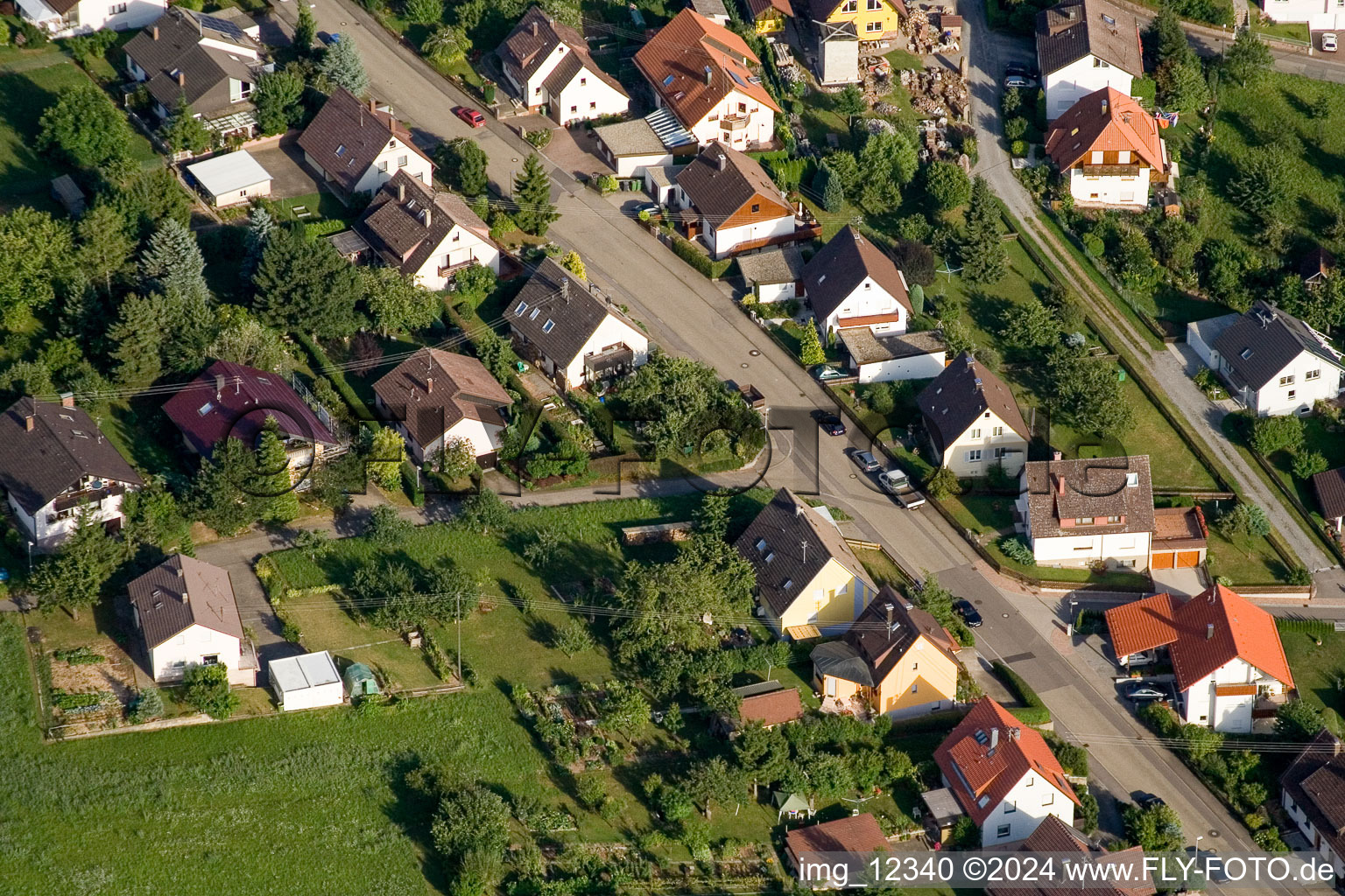 Vue aérienne de Erlachstr à le quartier Obernhausen in Birkenfeld dans le département Bade-Wurtemberg, Allemagne