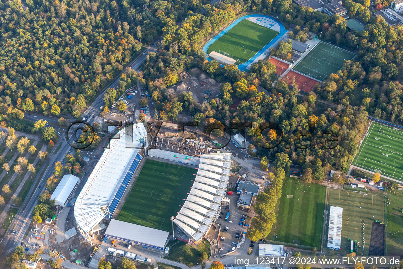 Vue oblique de Chantier pour la nouvelle construction du stade du parc animalier KSC à le quartier Innenstadt-Ost in Karlsruhe dans le département Bade-Wurtemberg, Allemagne