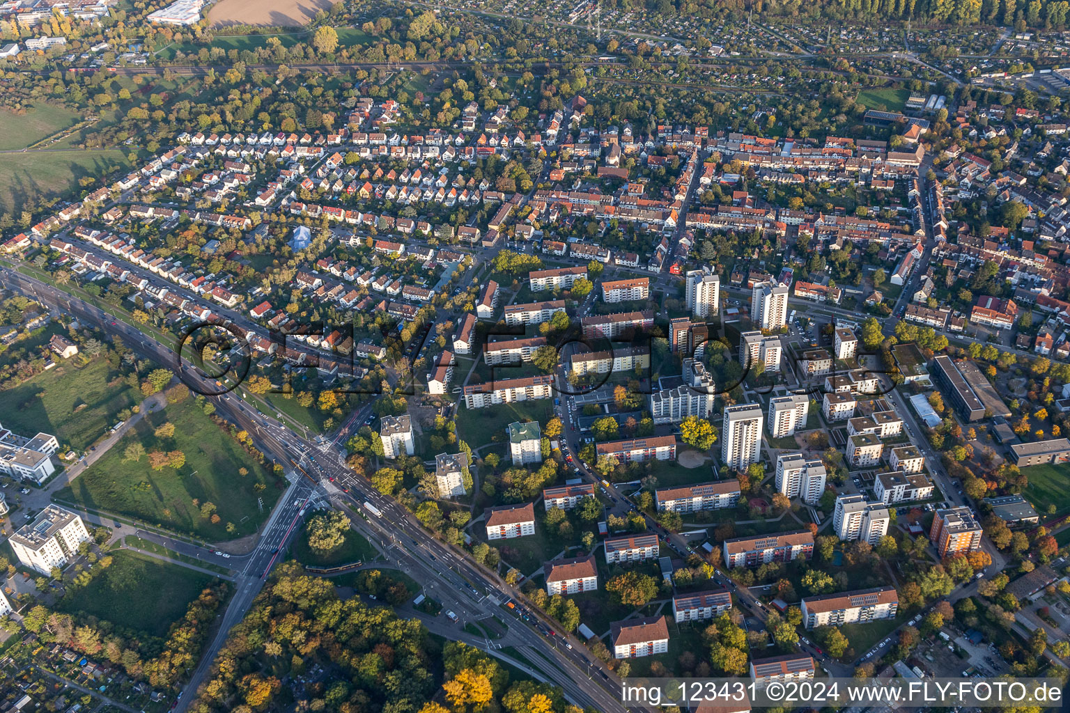 Vue aérienne de Hagsfeld à le quartier Rintheim in Karlsruhe dans le département Bade-Wurtemberg, Allemagne