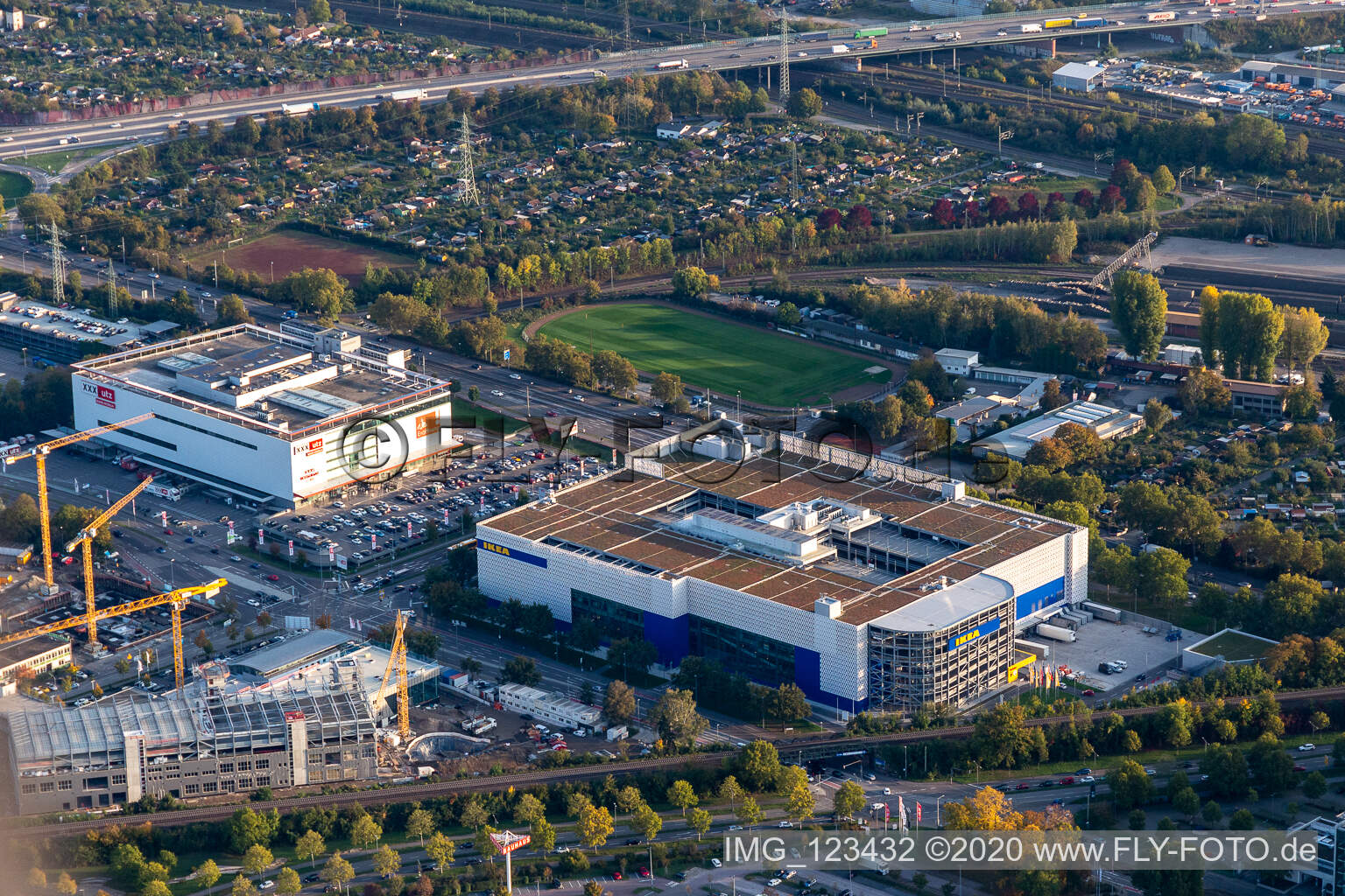 Vue aérienne de Ikea Karlsruhe à le quartier Oststadt in Karlsruhe dans le département Bade-Wurtemberg, Allemagne