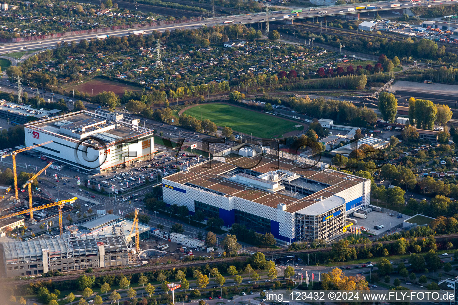 Vue aérienne de Ikea Karlsruhe à le quartier Oststadt in Karlsruhe dans le département Bade-Wurtemberg, Allemagne