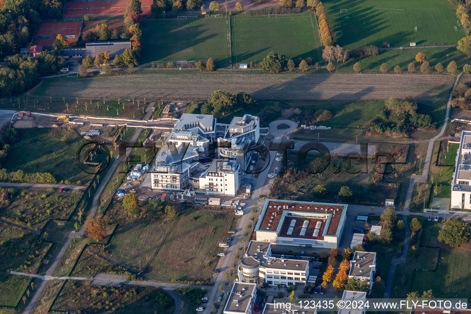 Vue oblique de LTC - Campus technologique Linder avec Weum GmbH, Systec&Services et Systec&Solutions sur la Wilhelm-Schickard-Straße dans le parc technologique Karlsruhe à le quartier Rintheim in Karlsruhe dans le département Bade-Wurtemberg, Allemagne