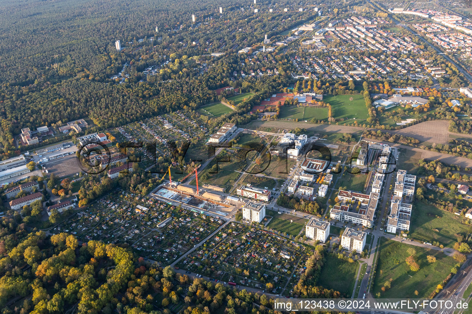 Parc technologique Karlsruhe à le quartier Rintheim in Karlsruhe dans le département Bade-Wurtemberg, Allemagne hors des airs