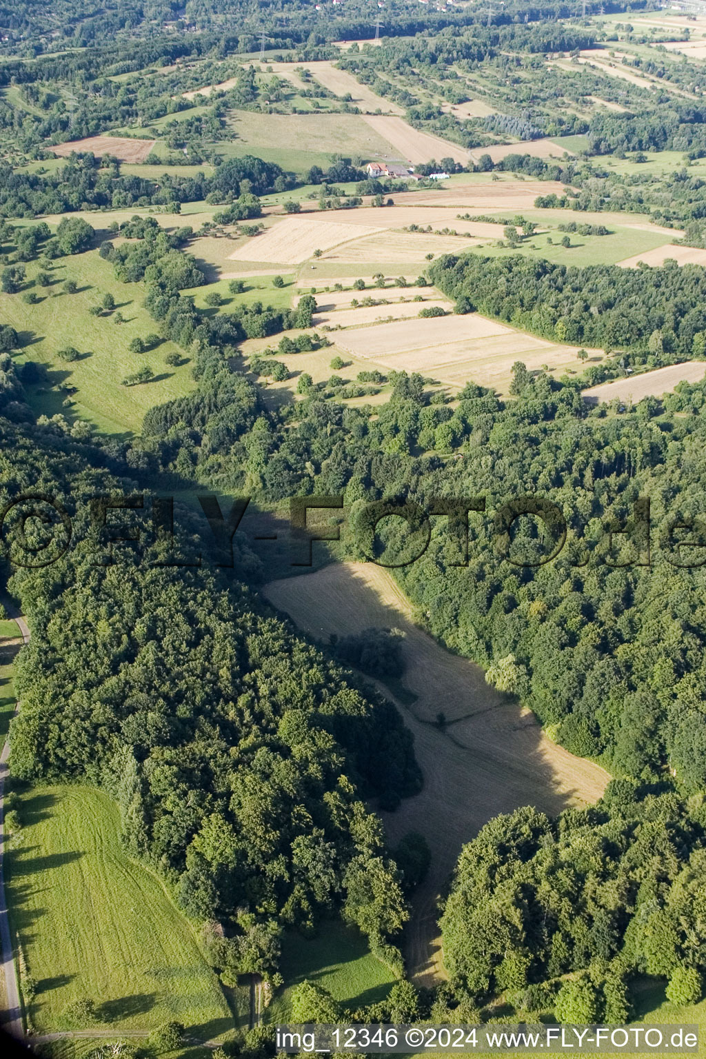 Vue oblique de Réserve naturelle de Kettelbachtal à le quartier Obernhausen in Birkenfeld dans le département Bade-Wurtemberg, Allemagne