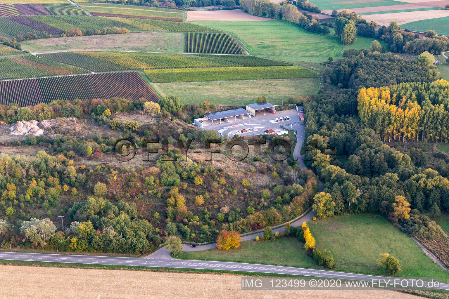 Vue aérienne de Centre de recyclage de la Route des Vins du Sud à le quartier Ingenheim in Billigheim-Ingenheim dans le département Rhénanie-Palatinat, Allemagne