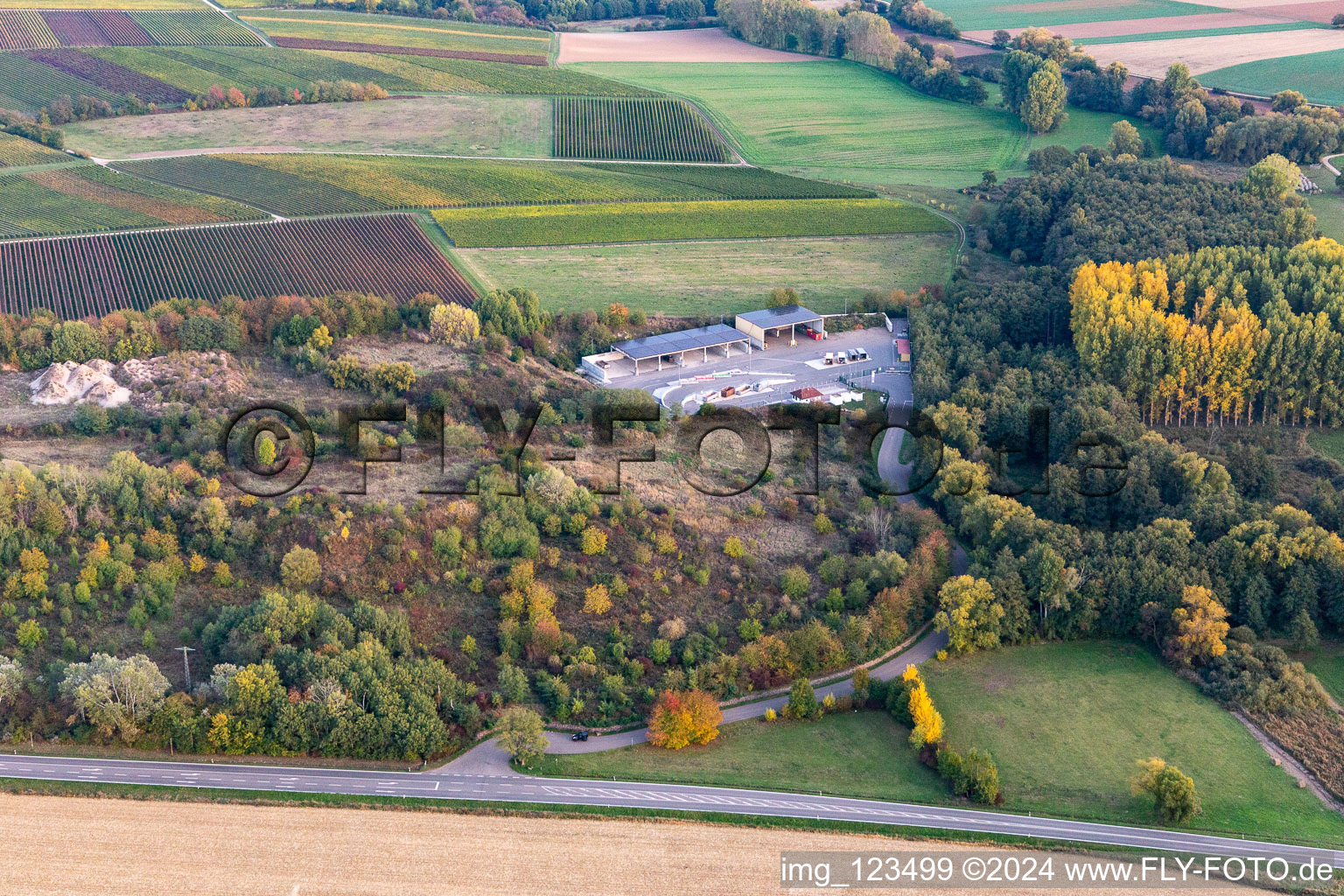 Vue aérienne de Centre de recyclage de la Route des Vins du Sud à le quartier Ingenheim in Billigheim-Ingenheim dans le département Rhénanie-Palatinat, Allemagne